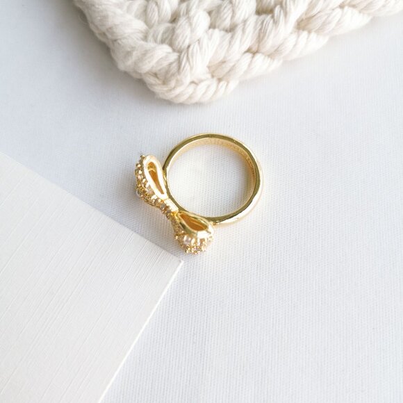 Kendra Scott Krista Gold White Mix Bow Cocktail Ring Size 7 - Picture 3 of 4